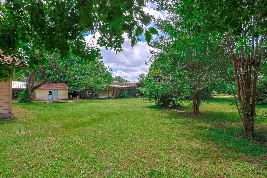 More Photos Of 211 Brantley Ln, Magnolia Apartments For Sale