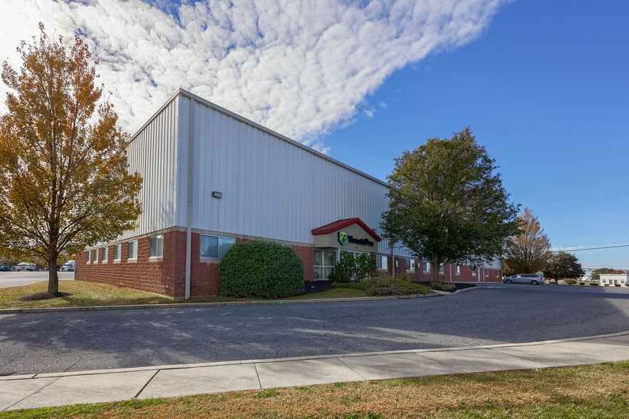 More Photos Of 220 Orlan Rd, New Holland Showroom For Sale