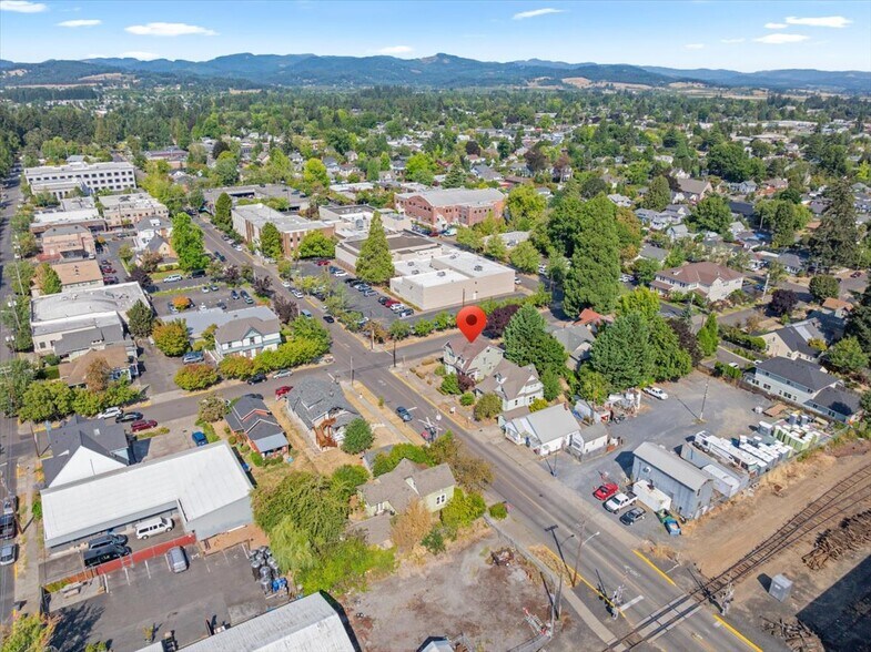 More Photos Of 707 NE 5th St, McMinnville Office For Sale
