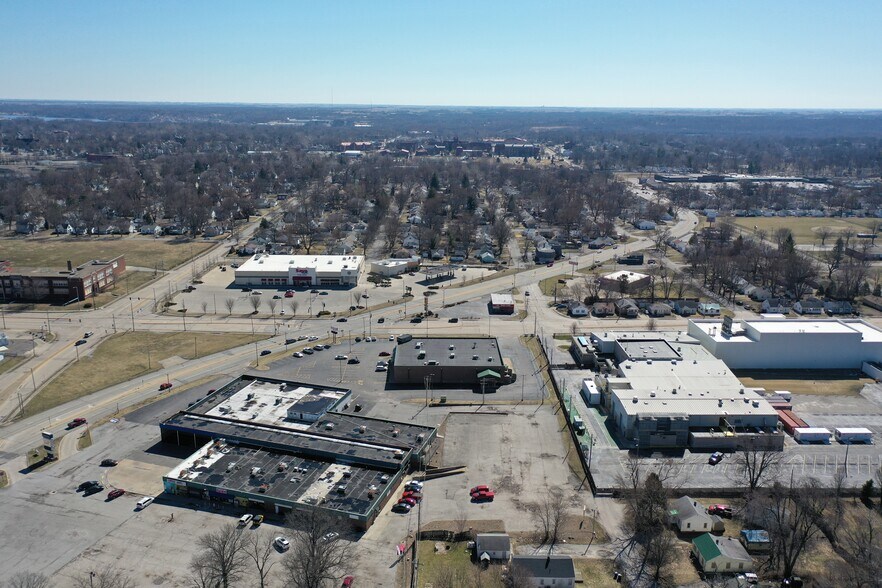 More Photos Of 1311 IL-48, Decatur Drugstore For Sale