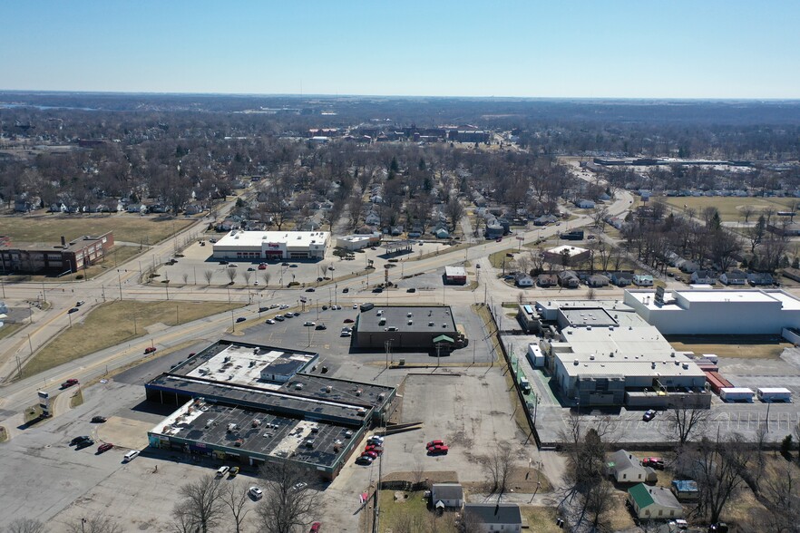 More Photos Of 1311 IL-48, Decatur Drugstore For Sale