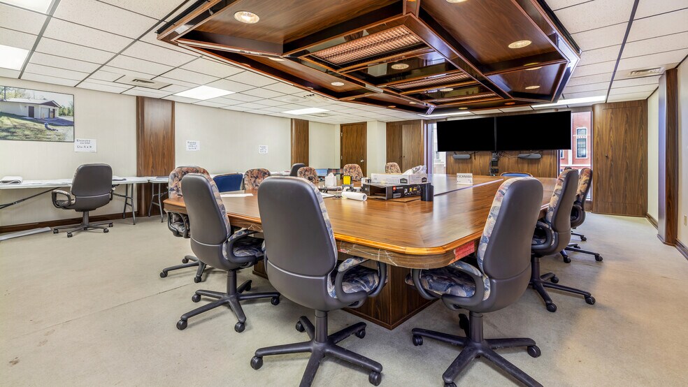 More Photos Of 1211 Ludington St, Escanaba Office For Sale