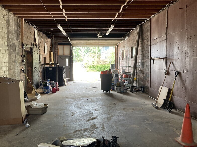 More Photos Of 3147 Delaware Ave, Kenmore Freestanding For Lease