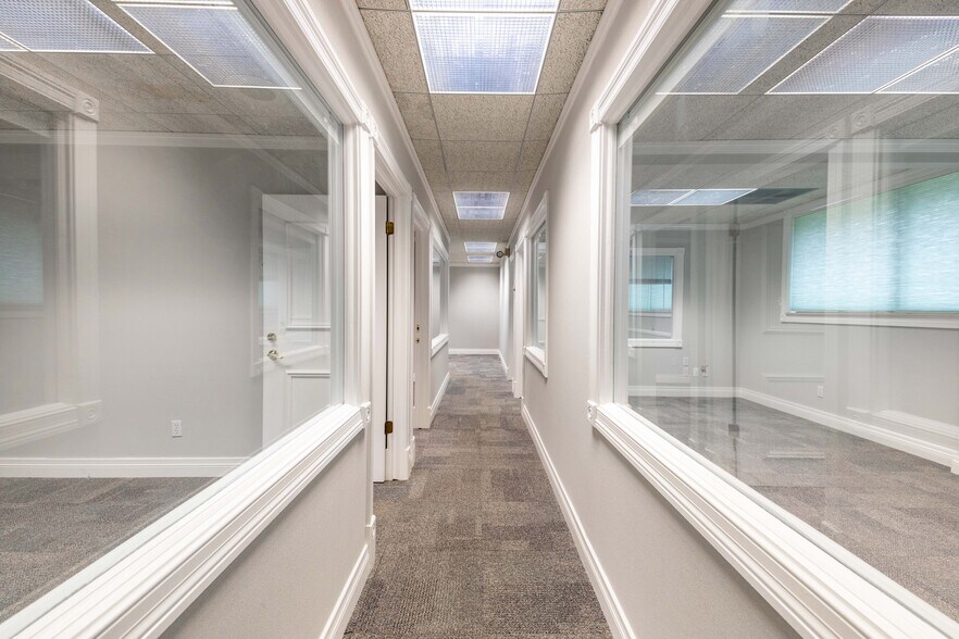 More Photos Of 31333 W Thirteen Mile Rd, Farmington Hills Office For Sale