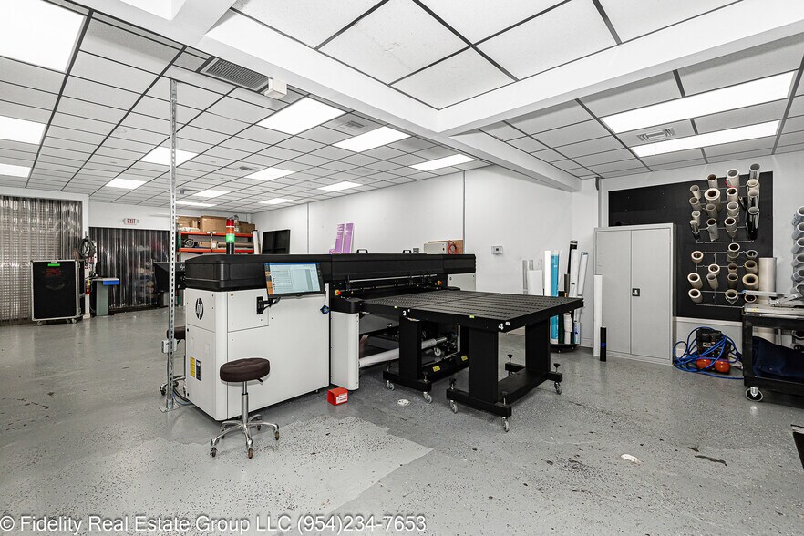 More Photos Of 3650 Coral Ridge Dr, Coral Springs Light Manufacturing For Sale