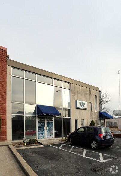 More Photos Of 38 Music Square E, Nashville Office For Lease