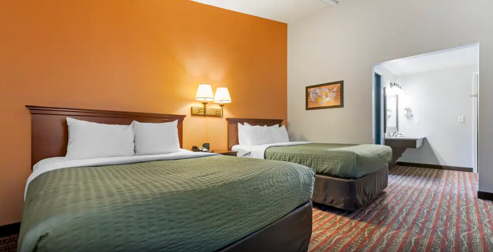 More Photos Of 2050 S US 41, Marquette Hotel For Sale