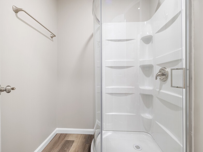 More Photos Of 3261 New Bern Hwy, Jacksonville Light Distribution For Lease