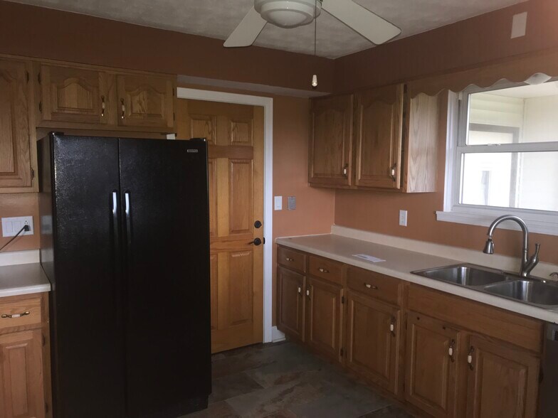 More Photos Of 9140 Perry Hwy, Pittsburgh Office For Sale