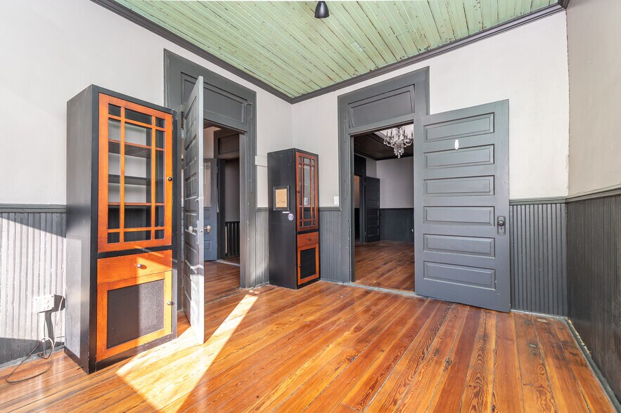 More Photos Of 108 E Public Sq, Laurens Storefront Retail Residential For Sale