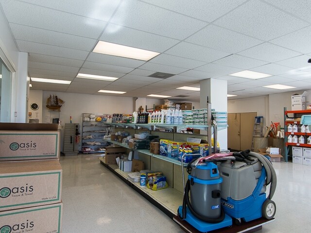 More Photos Of 8105 SE Duke St, Portland Storefront Retail Office For Sale