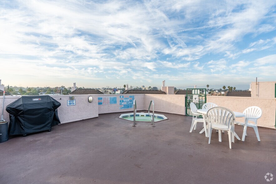 More Photos Of 10621 Valley Spring Ln, North Hollywood Apartments For Sale