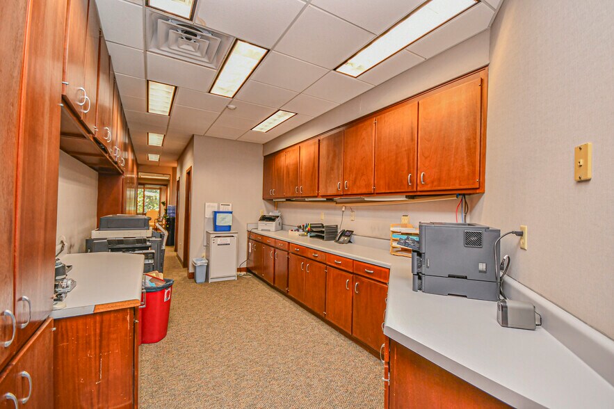 More Photos Of 220 Mckenzie Ave, Panama City Office For Sale