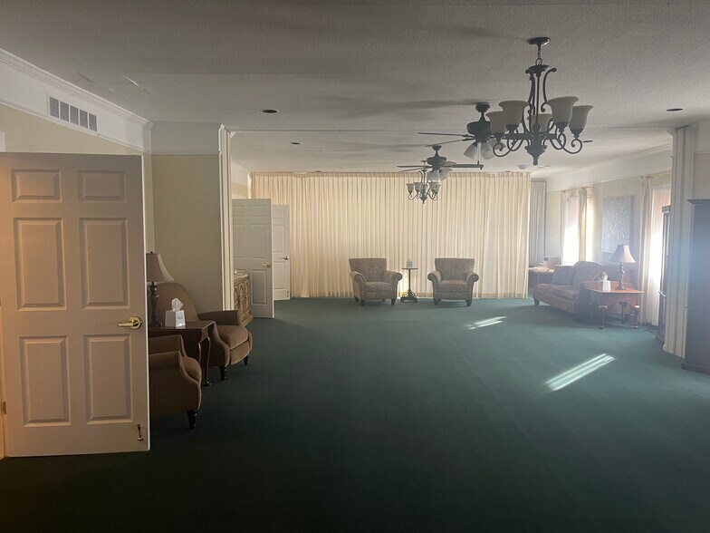 More Photos Of 701 Main St, Walbridge Funeral Home For Sale