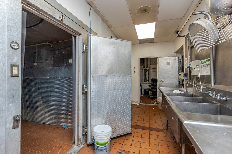 More Photos Of 241 Eastern Byp, Richmond Restaurant For Lease