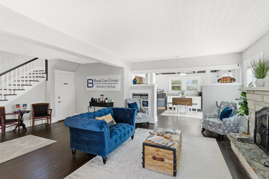 More Photos Of 1322 3rd Ave W, Bradenton Office Residential For Sale