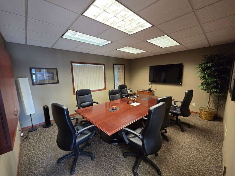 More Photos Of 108 E 38th St, Sioux Falls Office Residential For Lease