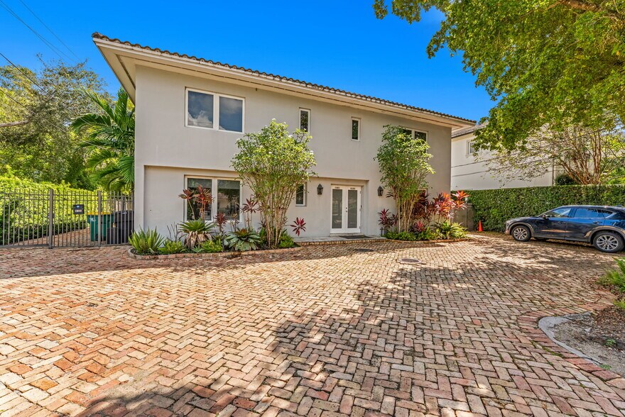 More Photos Of 4801 University Dr, Coral Gables Apartments For Sale