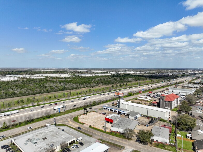 More Photos Of 115 Cinnamon Dr, Katy Flex For Lease