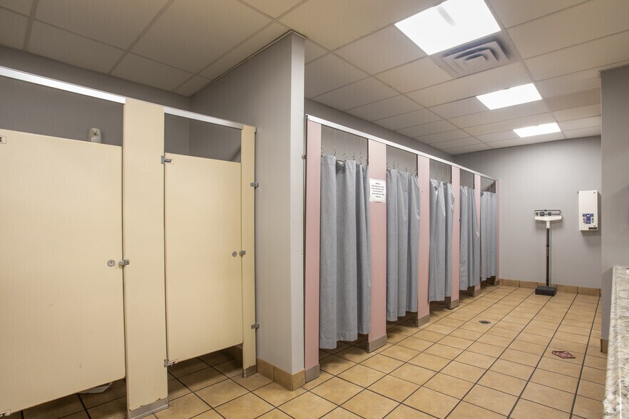 More Photos Of 42 Summer St, Pittsfield Medical For Lease