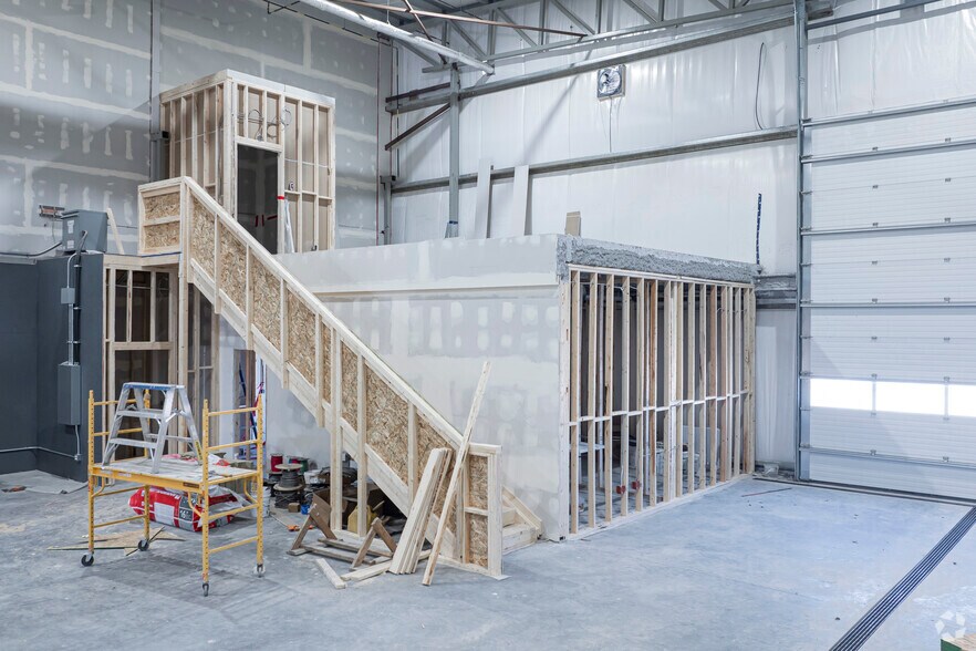 More Photos Of 233193 Range Road 283, Calgary Manufacturing For Lease