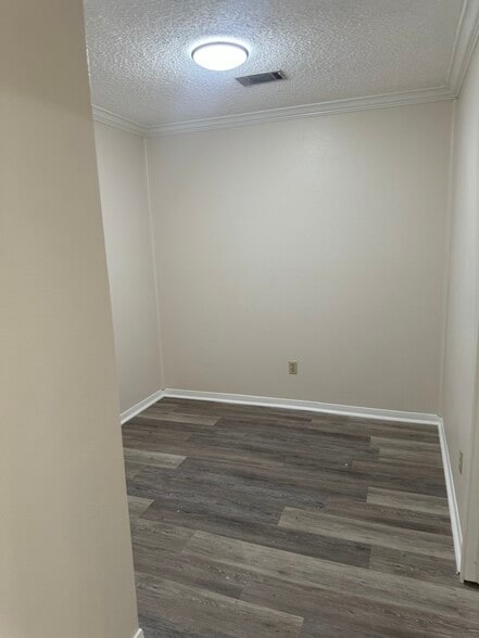 More Photos Of 2302 45th St, Galveston Office For Lease