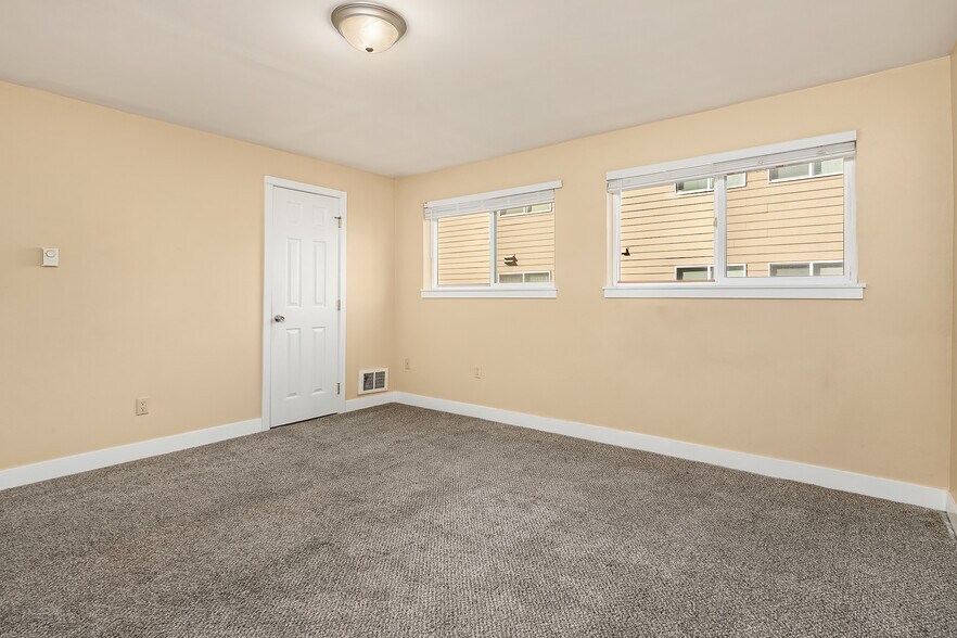 More Photos Of 28426 16th Ave S, Federal Way Apartments For Sale