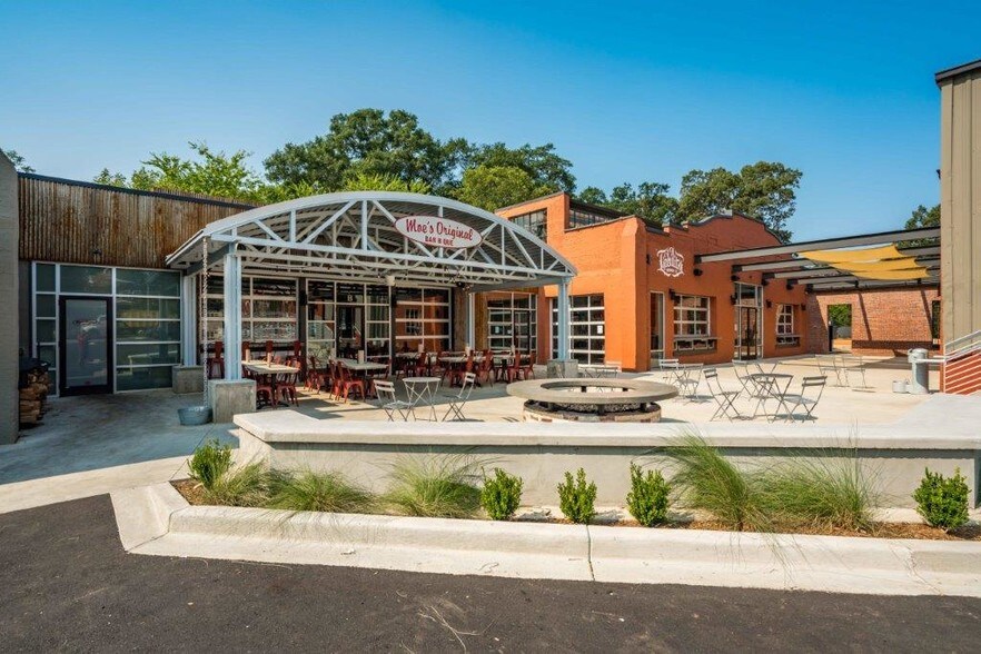 More Photos Of 109 W Stone Ave, Greenville Storefront Retail Office For Lease