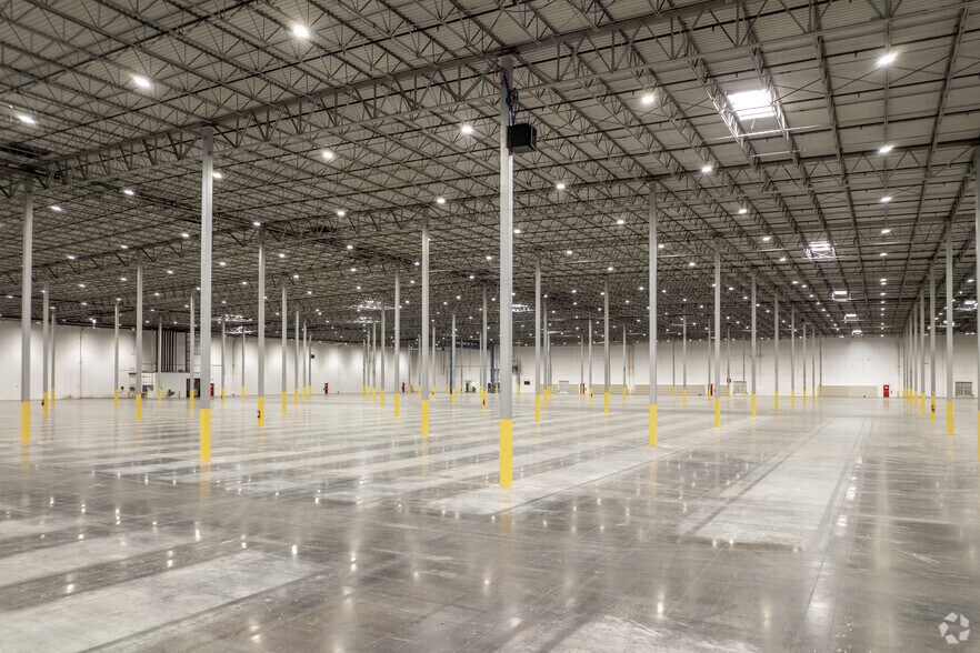 More Photos Of 4715 Mountain Creek Pky, Dallas Manufacturing For Lease