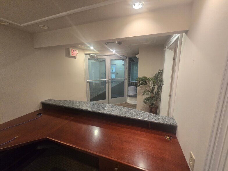 More Photos Of 4601 N Park Ave, Chevy Chase Apartments For Sale