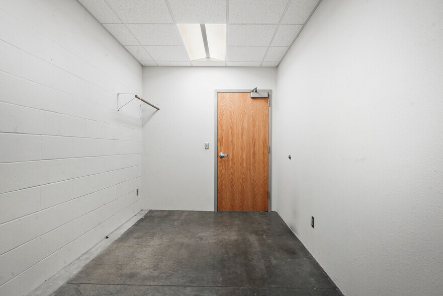 More Photos Of 4811 Curtis Rd, Dodgeville Warehouse For Sale