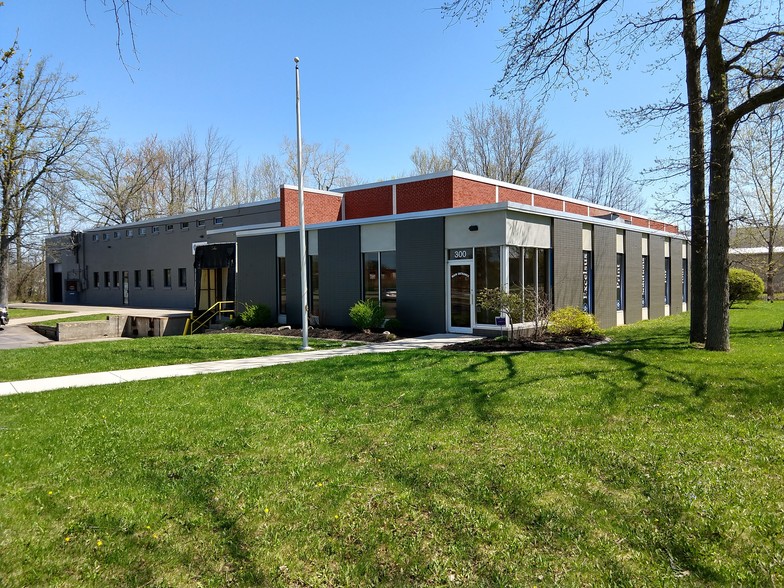 Primary Photo Of 300 Commerce Dr, Rochester Warehouse For Lease