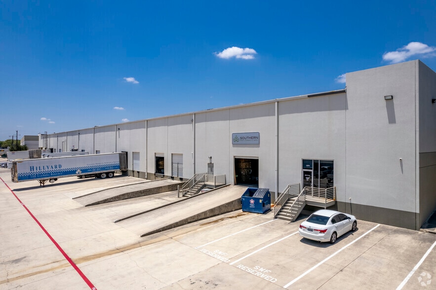 More Photos Of 12625 Wetmore Rd, San Antonio Unknown For Lease