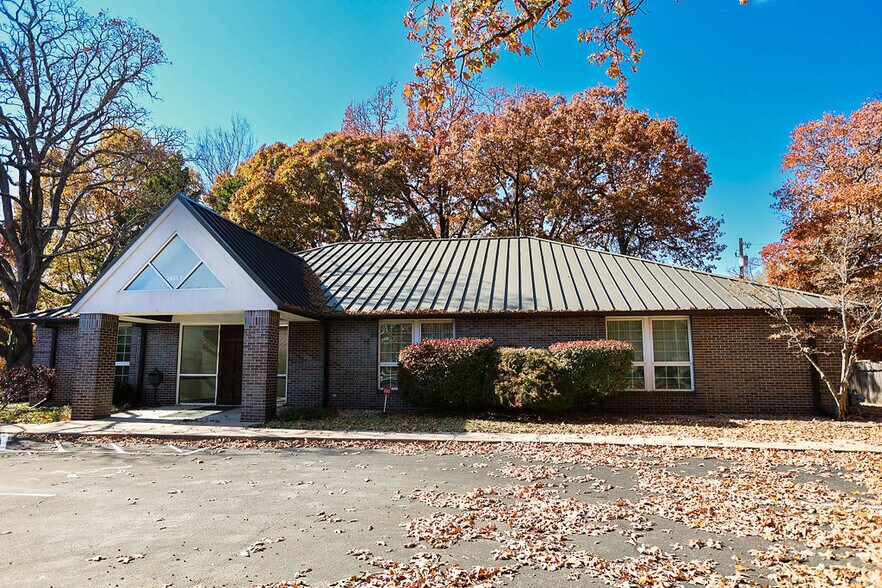 More Photos Of 1615 S Ingram Mill Rd, Springfield Office For Lease