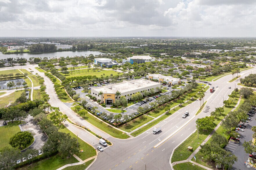 More Photos Of 5870 N Hiatus Rd, Tamarac Unknown For Lease