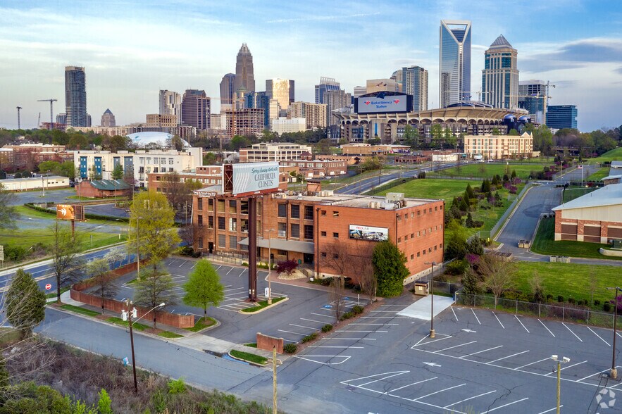 More Photos Of 1023 W Morehead St, Charlotte Office For Lease