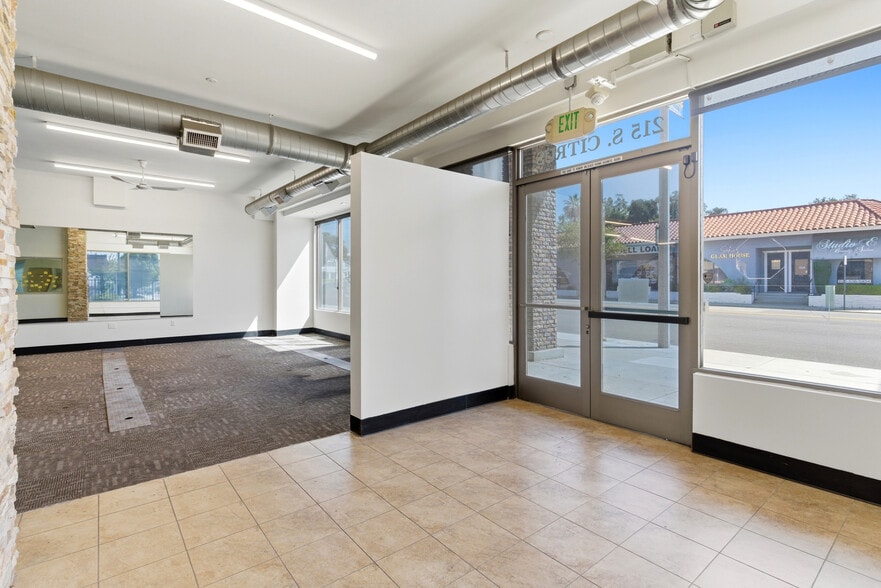 More Photos Of 215 S Citrus Ave, Covina Storefront For Lease