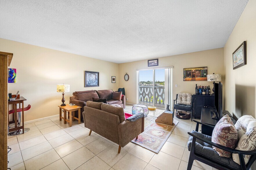 More Photos Of 628 Southwind Cir, North Palm Beach Apartments For Sale