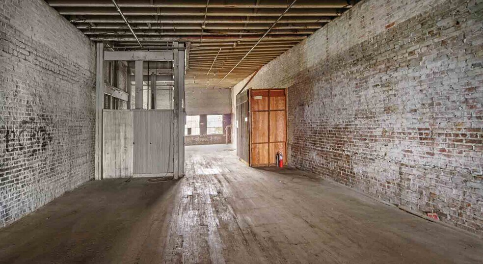 More Photos Of 491 S Main St, Memphis Storefront Retail Residential For Sale
