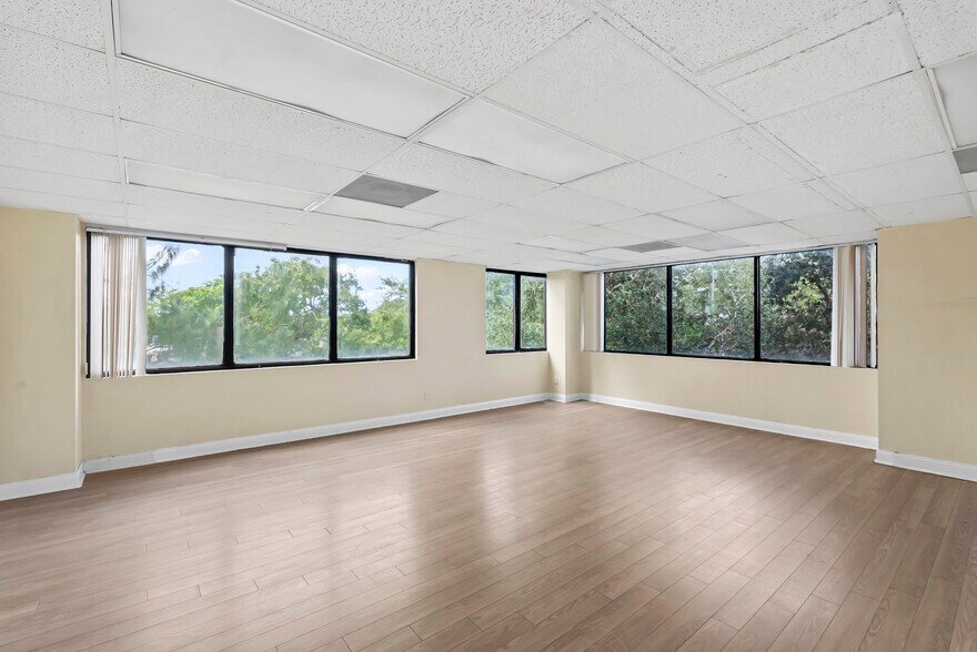 More Photos Of 3201 Griffin Rd, Fort Lauderdale Loft Creative Space For Lease