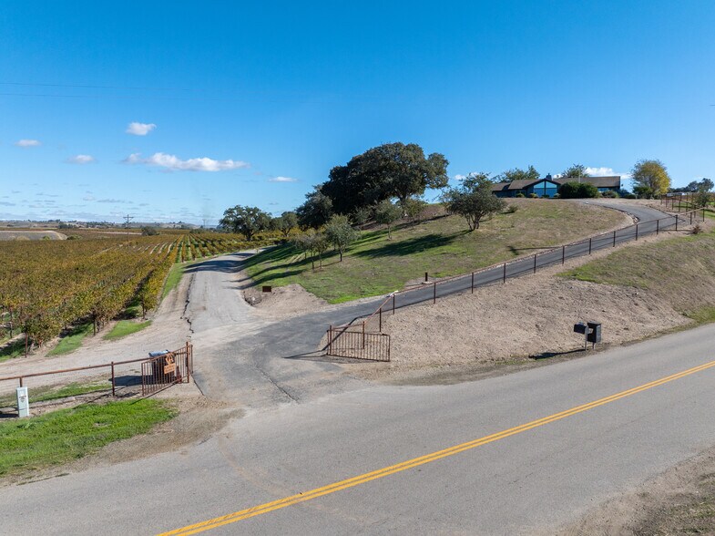 More Photos Of 7790 Airport Rd, Paso Robles Land For Sale