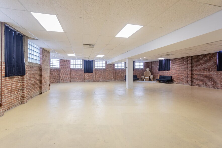 More Photos Of 406 W Spotswood Trl, Elkton Storefront For Sale