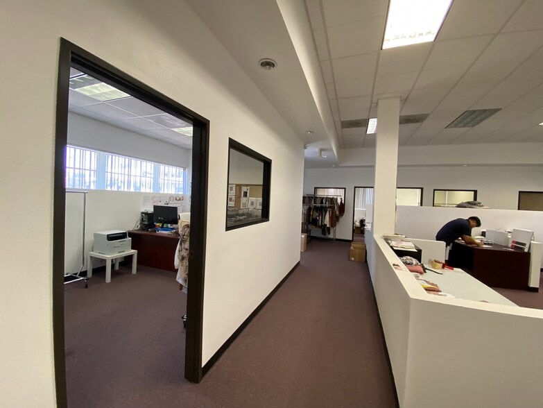 More Photos Of 2100 S Hill St, Los Angeles Research And Development For Sale