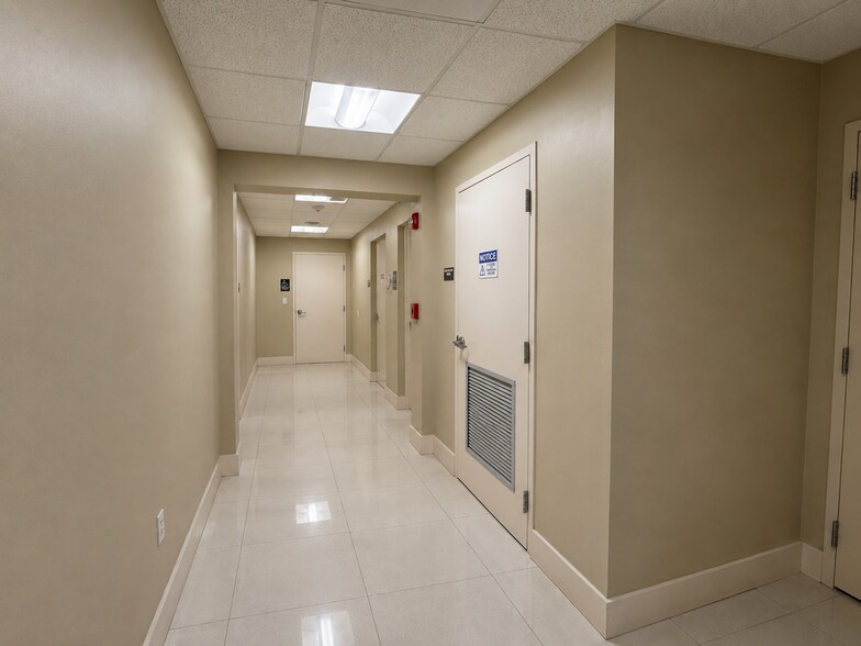 More Photos Of 8476 SW 40th St, Miami Storefront Retail Office For Lease