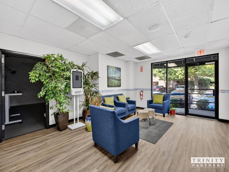 More Photos Of 1100 Thousand Oaks Blvd, Greenville Light Distribution For Lease