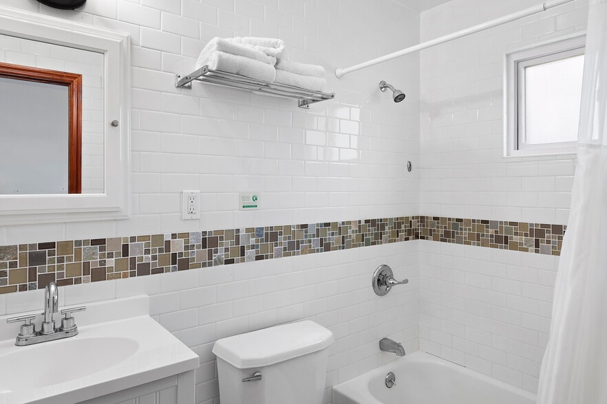 More Photos Of 72 Foster Ave, Hampton Bays Hotel For Sale