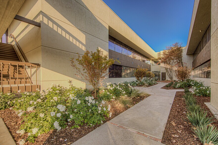 More Photos Of 5329 Office Centre Ct, Bakersfield Medical For Lease
