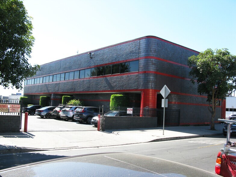 More Photos Of 870 Vine St, Los Angeles Office For Lease