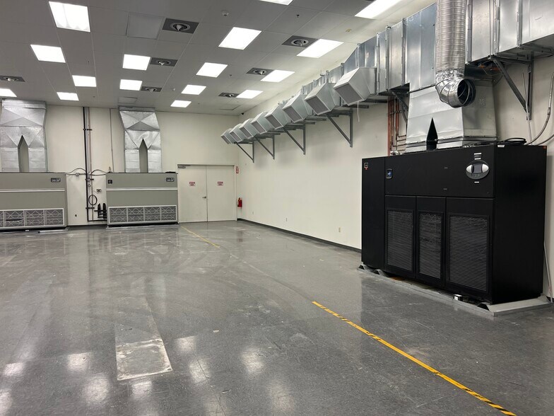 More Photos Of 2057 E Maule Ave, Las Vegas Warehouse For Lease