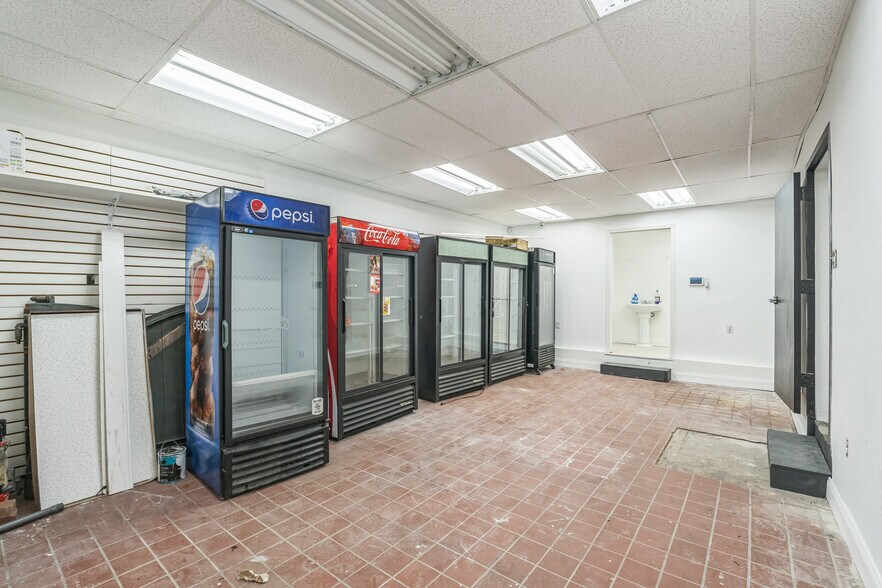 More Photos Of 1835 W 4th St, Wilmington Restaurant For Sale